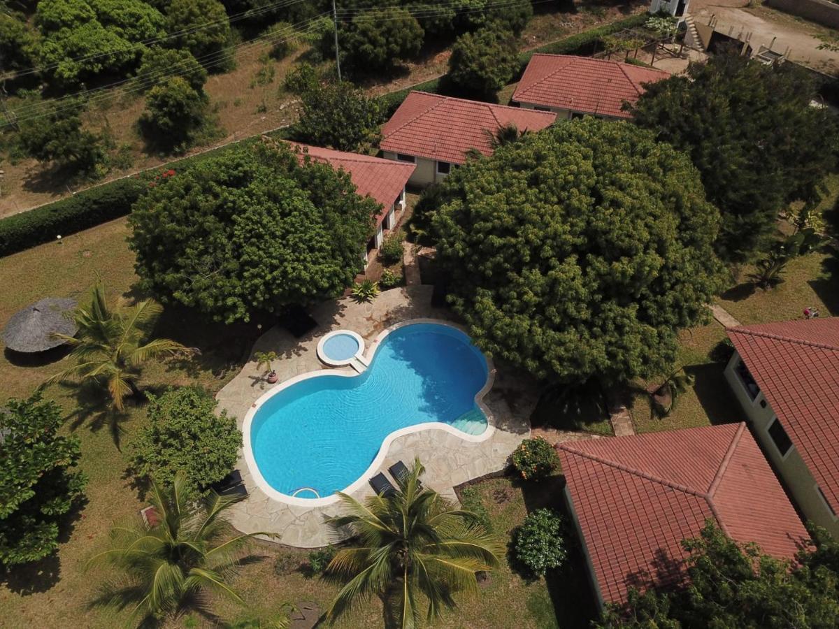 Safina Cottages Diani Beach Exteriör bild