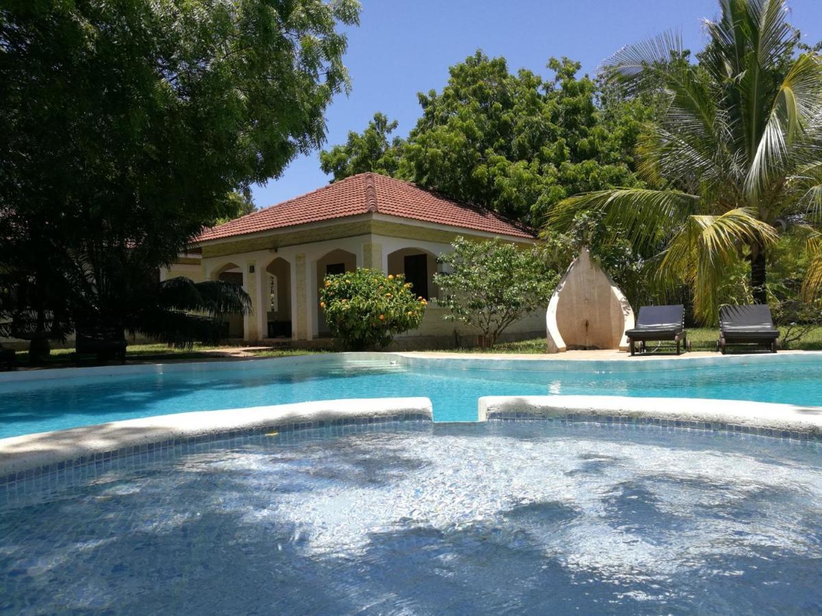 Safina Cottages Diani Beach Exteriör bild